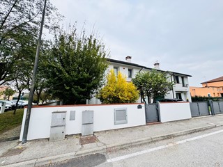 Casa Indipendente in Vendita a Bosaro, 230'000€, 180 m²