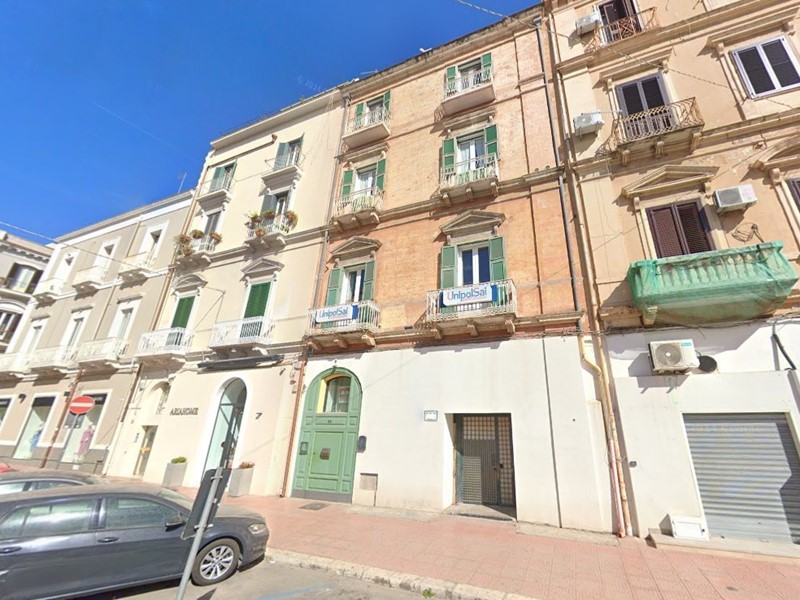 Immobile commerciale in Vendita a Taranto, zona Borgo, 98'000€, 121 m²