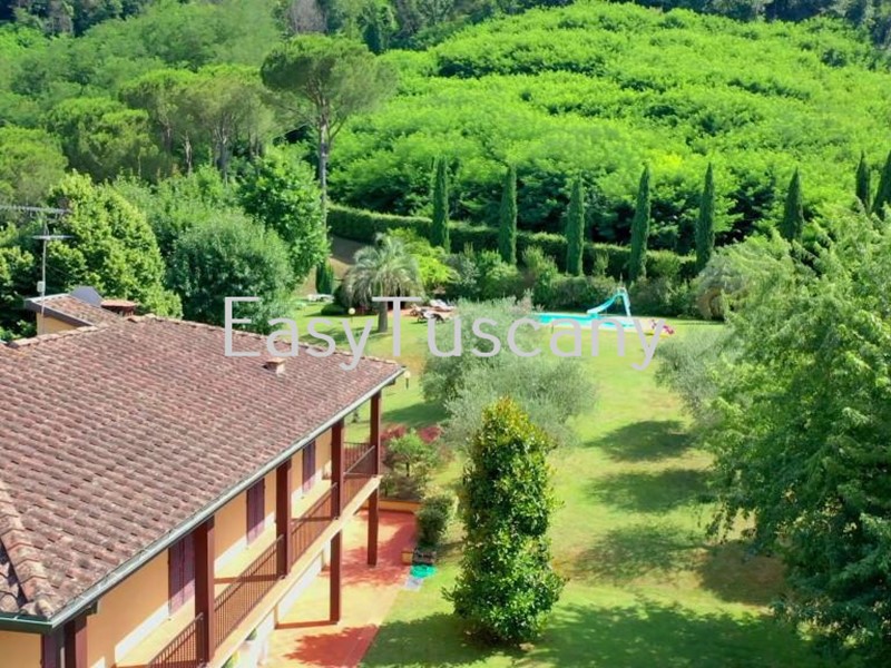 Casa Indipendente in Vendita a Lucca, 500 m²