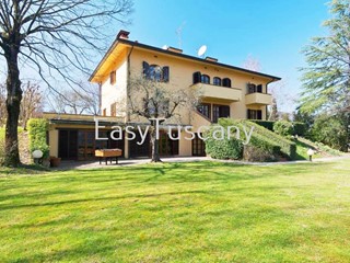 Casa Indipendente in Vendita a Lucca, 500 m²