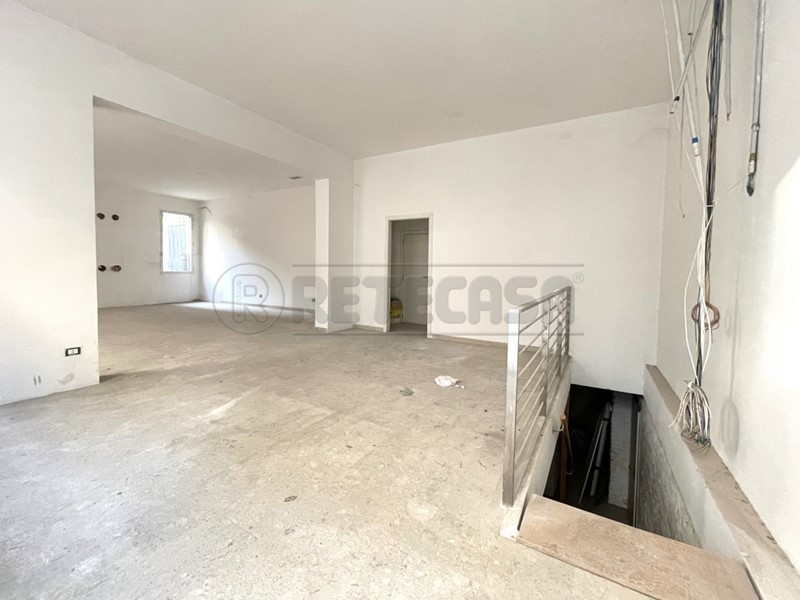 Immobile commerciale in Vendita a Padova, 222 m²