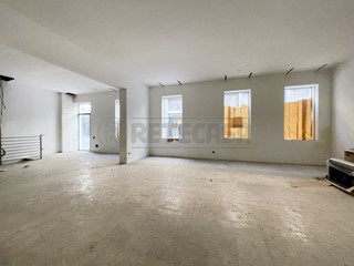 Immobile commerciale in Vendita a Padova, 222 m²