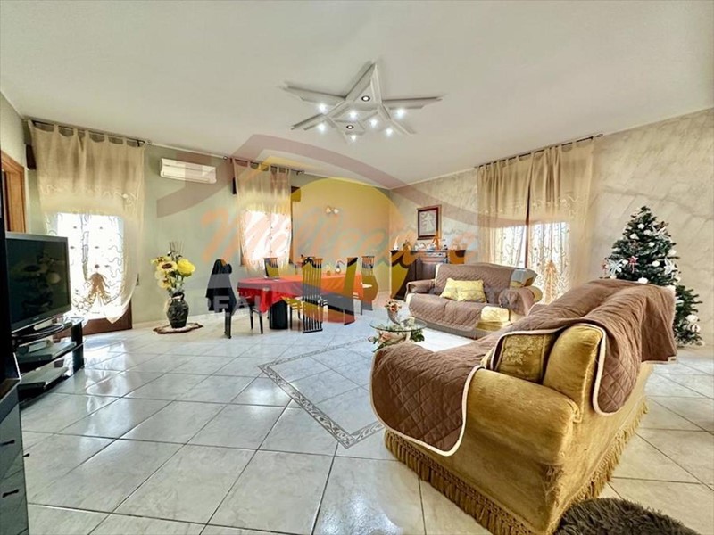 Villa in Vendita a Siracusa, zona Plemmirio, 128'000&euro;, 145 m²