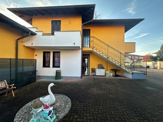 Villa in Vendita a Borgo Ticino, 210'000€, 200 m²