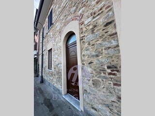 Villetta a schiera in Vendita a Pietrasanta, zona Pontestrada, 360'000€, 80 m²