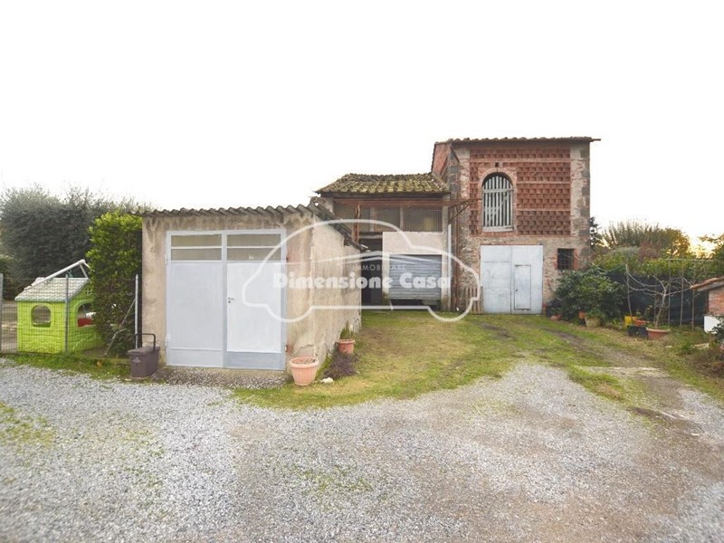 Casale in Vendita a Capannori, 35'000€, 115 m²