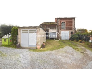 Casale in Vendita a Capannori, 35'000€, 115 m²