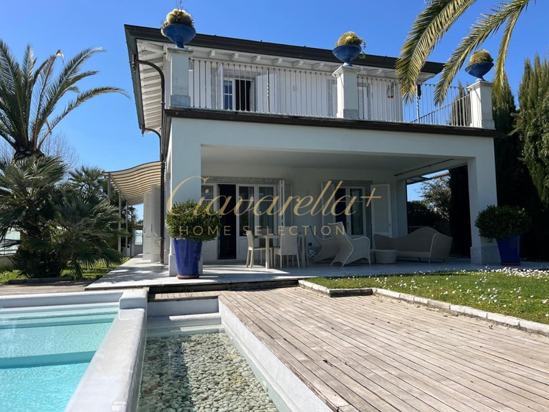 Villa in Vendita a Forte dei Marmi, 3'500'000€, 250 m², arredato