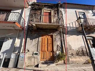 Casa Indipendente in Vendita a Barcellona Pozzo di Gotto, 12'000€, 230 m²