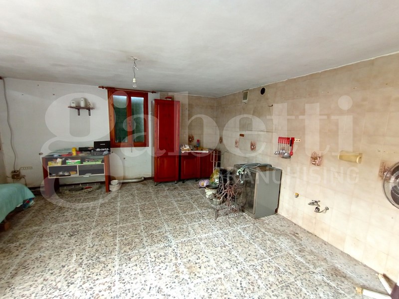 Casa Indipendente in Vendita a Pettorazza Grimani, 36'000€, 160 m²