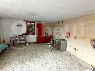 Casa Indipendente in Vendita a Pettorazza Grimani, 36'000€, 160 m²