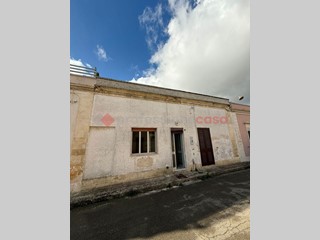 Casa Indipendente in Vendita a Uggiano la Chiesa, 70'000€, 136 m²