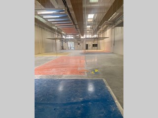 Capannone in Vendita a Parma, 460'000€, 800 m²