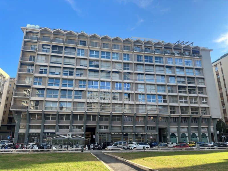 Appartamento in Vendita a Savona, zona Centro cittÃ, 320'000€, 202 m²