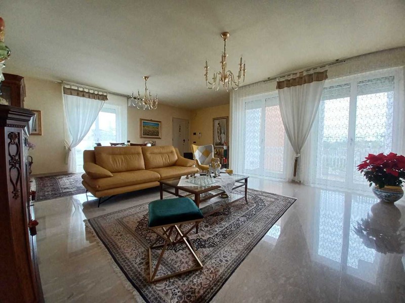 Casa Indipendente in Vendita a Monopoli, zona PERIFERIA, 270'000€, 245 m²