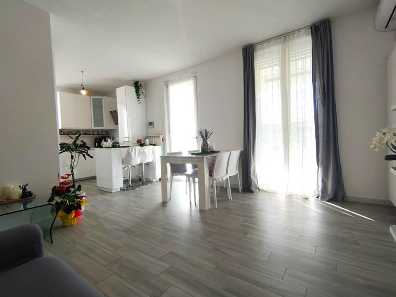 Appartamento in Vendita a Sarzana, zona Nave, 270'000€, 101 m²
