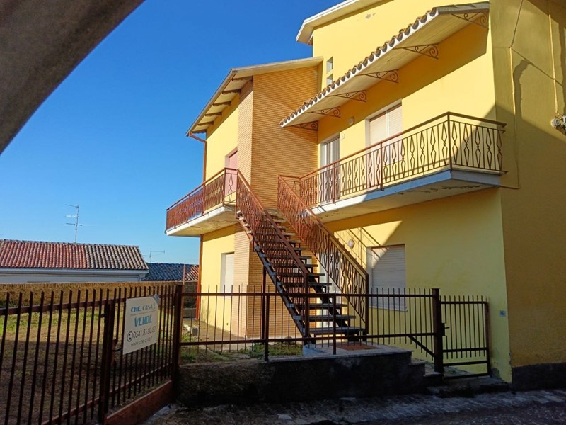 Casa Semi Indipendente in Vendita a Tavoleto, 130'000€, 200 m², con Box