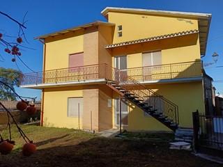 Casa Semi Indipendente in Vendita a Tavoleto, 130'000€, 200 m², con Box