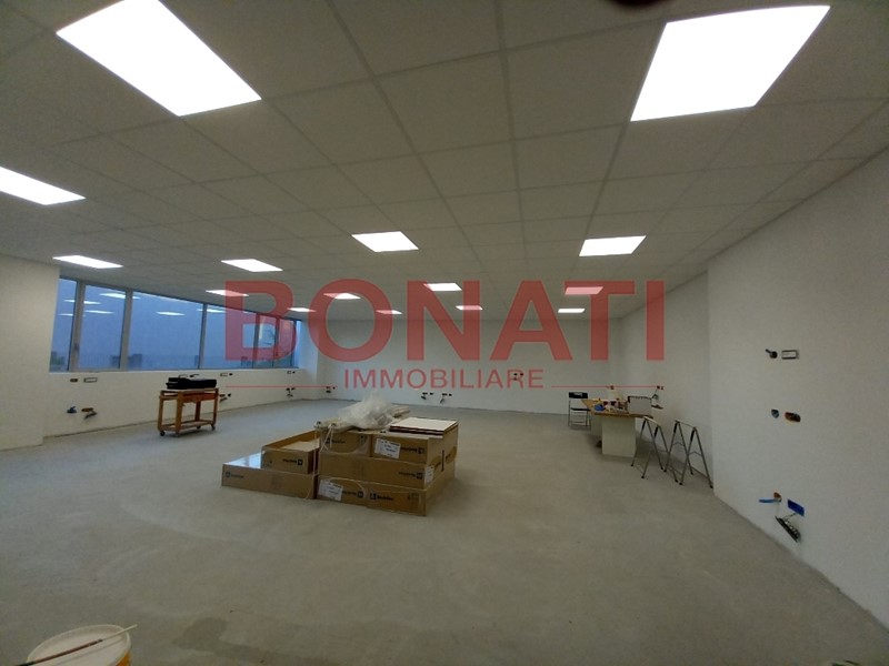 Ufficio in Affitto a Bolano, 2'000€, 115 m²