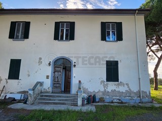 Casa Indipendente in Vendita a Cecina, zona cecina centro, 400 m², arredato