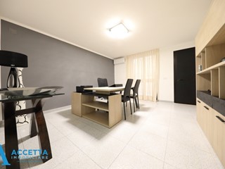Ufficio in Affitto a Taranto, zona Borgo, 490€, 61 m²