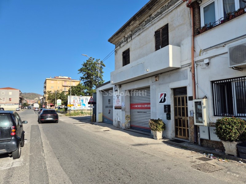 Capannone in Affitto a Catanzaro, zona Fortuna, 750&euro;, 150 m²