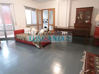 Appartamento in Vendita a Cecina, 410'000&euro;, 180 m², con Box