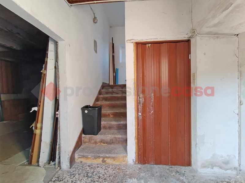 Casa Indipendente in Vendita a Arona, 152'000€, 200 m²