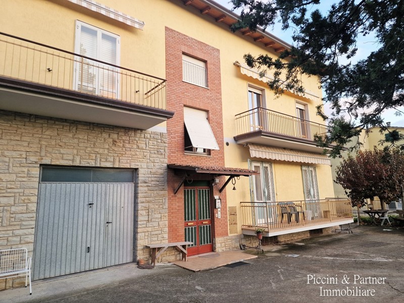 Appartamento in Vendita a Perugia, zona Ramazzano, 140'000€, 120 m², con Box