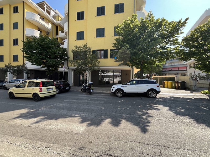 Immobile commerciale in Vendita a Vasto, zona ZONA CENTRALE, 120'000€, 67 m²