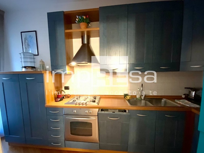 Trilocale in Affitto a Treviso, zona Centro storico, 1'000€, 95 m², arredato