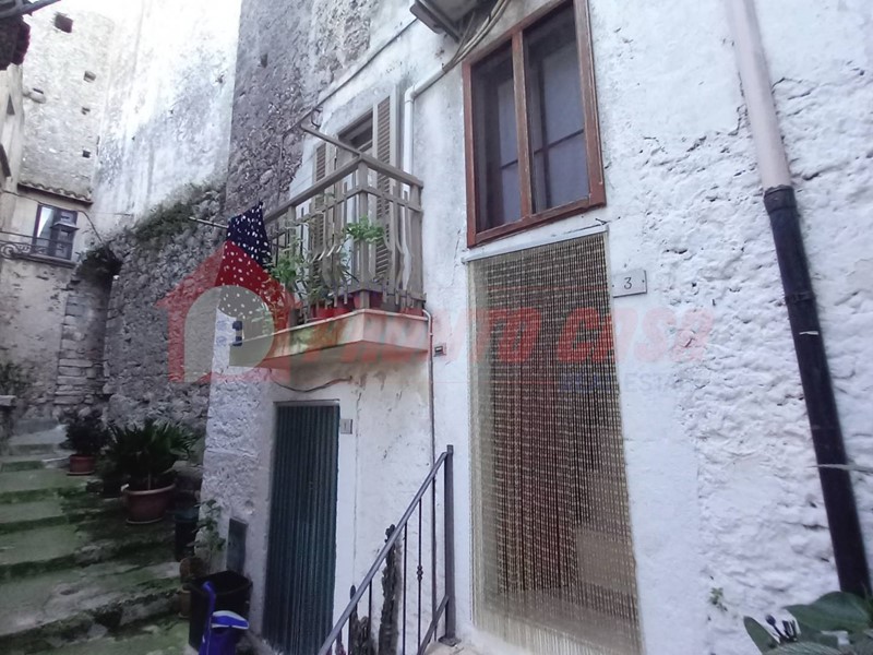 Appartamento in Vendita a Vico del Gargano, zona Centro Storico, 46'000€, 142 m²
