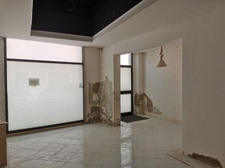 Immobile commerciale in Vendita a Poggibonsi, 80'000€, 98 m²
