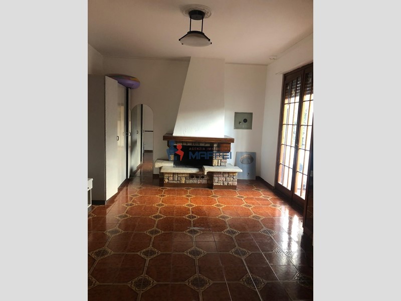 Villa bifamiliare in Vendita a Viareggio, 270'000€, 130 m²