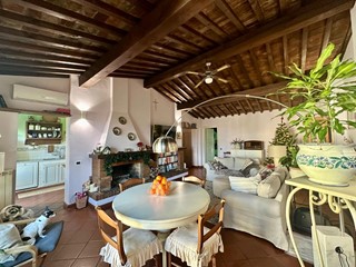 Villetta a schiera in Vendita a Montecarlo, 445'000€, 145 m²