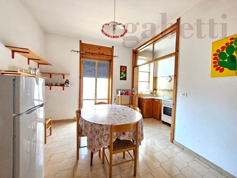 Appartamento in Vendita a Aradeo, 98'000€, 213 m²