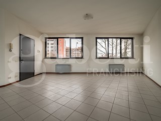 Ufficio in Vendita a Rozzano, 120'000€, 100 m²