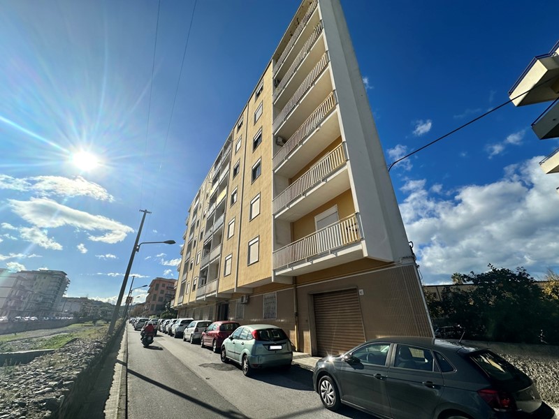 Negozio in Vendita a Barcellona Pozzo di Gotto, 25'000€, 73 m²