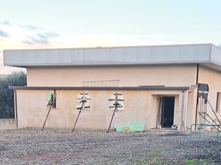 Capannone in Affitto a San Vito Chietino, 1'500€, 315 m²