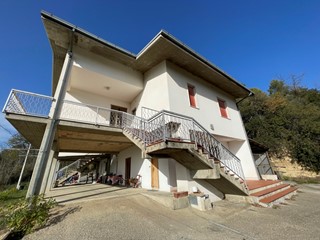 Casa Indipendente in Vendita a Rosciano, zona Contrada Piano Fara, 150'000€, 173 m²