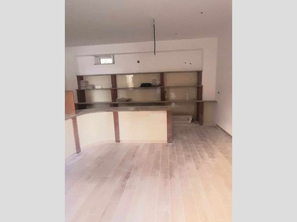 Immobile commerciale in Affitto a Casteldaccia, zona PIAZZA, 600€, 65 m²