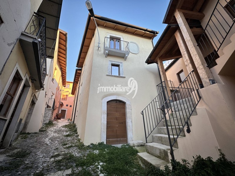 Casa Indipendente in Vendita a L'Aquila, zona Paganica - Tempera, 32'000€, 69 m²