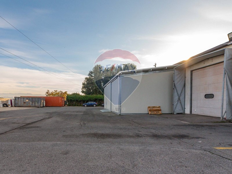 Immobile commerciale in Affitto a Monte Compatri, zona Pantano, 800€, 30 m², arredato