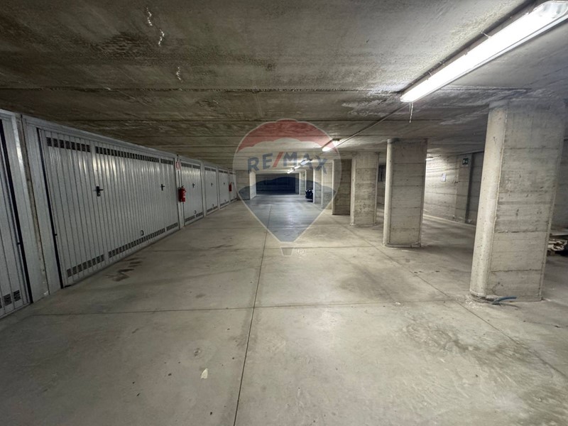 Box in Affitto a Varese, zona Calcinate del Pesce, 290€, 29 m²