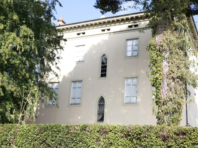 Casale in Vendita a Lucca, 800'000€, 1200 m², con Box