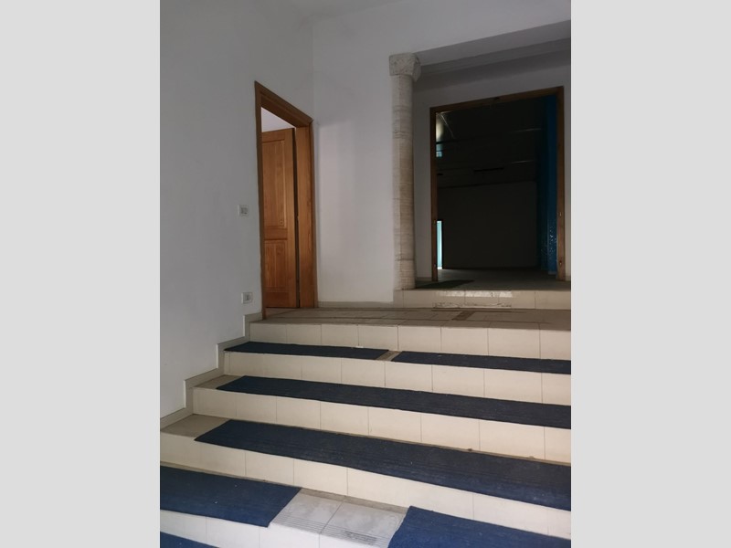 Laboratorio in Vendita a Poggibonsi, 110'000€, 245 m²