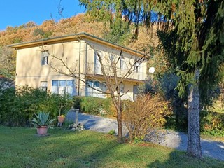 Casale in Vendita a Santa Maria a Monte, zona Ponticelli, 350'000€, 143 m²