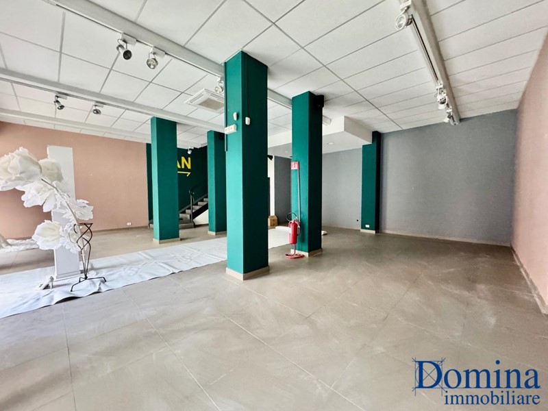 Immobile commerciale in Affitto a Massa, 3'200€, 300 m²