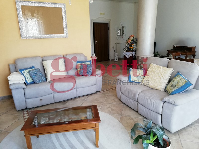 Trilocale in Vendita a Venafro, 90'000€, 119 m²