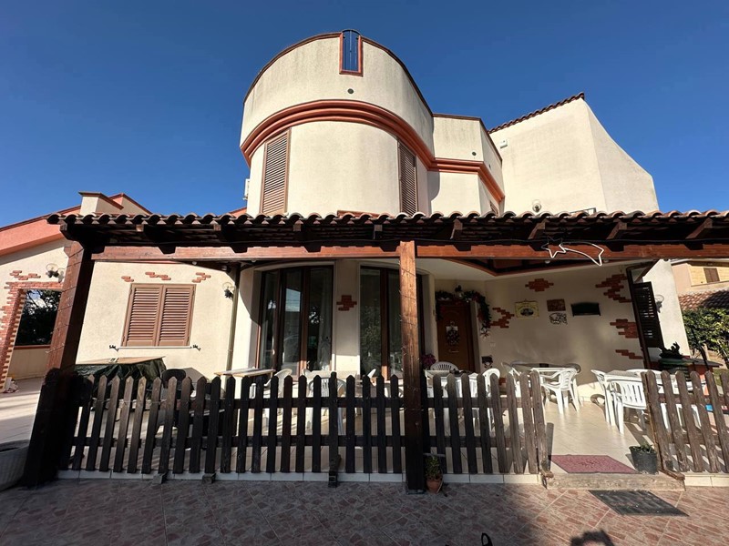 Villa in Vendita a Taranto, 632 m²